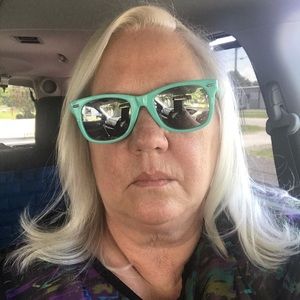 Meet your Posher, Gloria